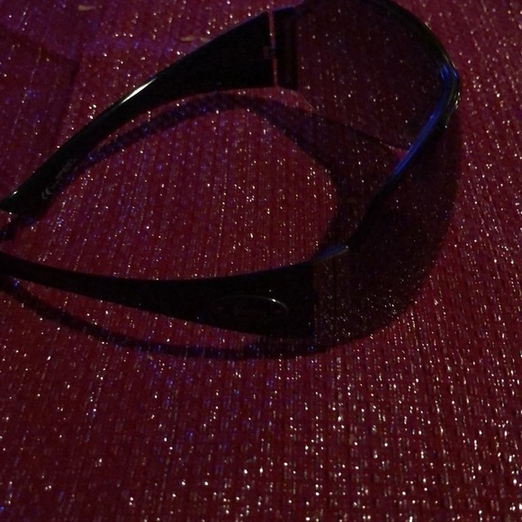 Gucci black Authentic Shield sunglasses black dark  lens  perfect like new - Picture 6 of 12